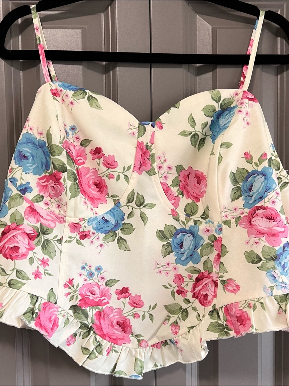 🌸3/$15🌸Floral Ruffle Hem Spaghetti Strap Crop Top - White with Pink & Blue Rose